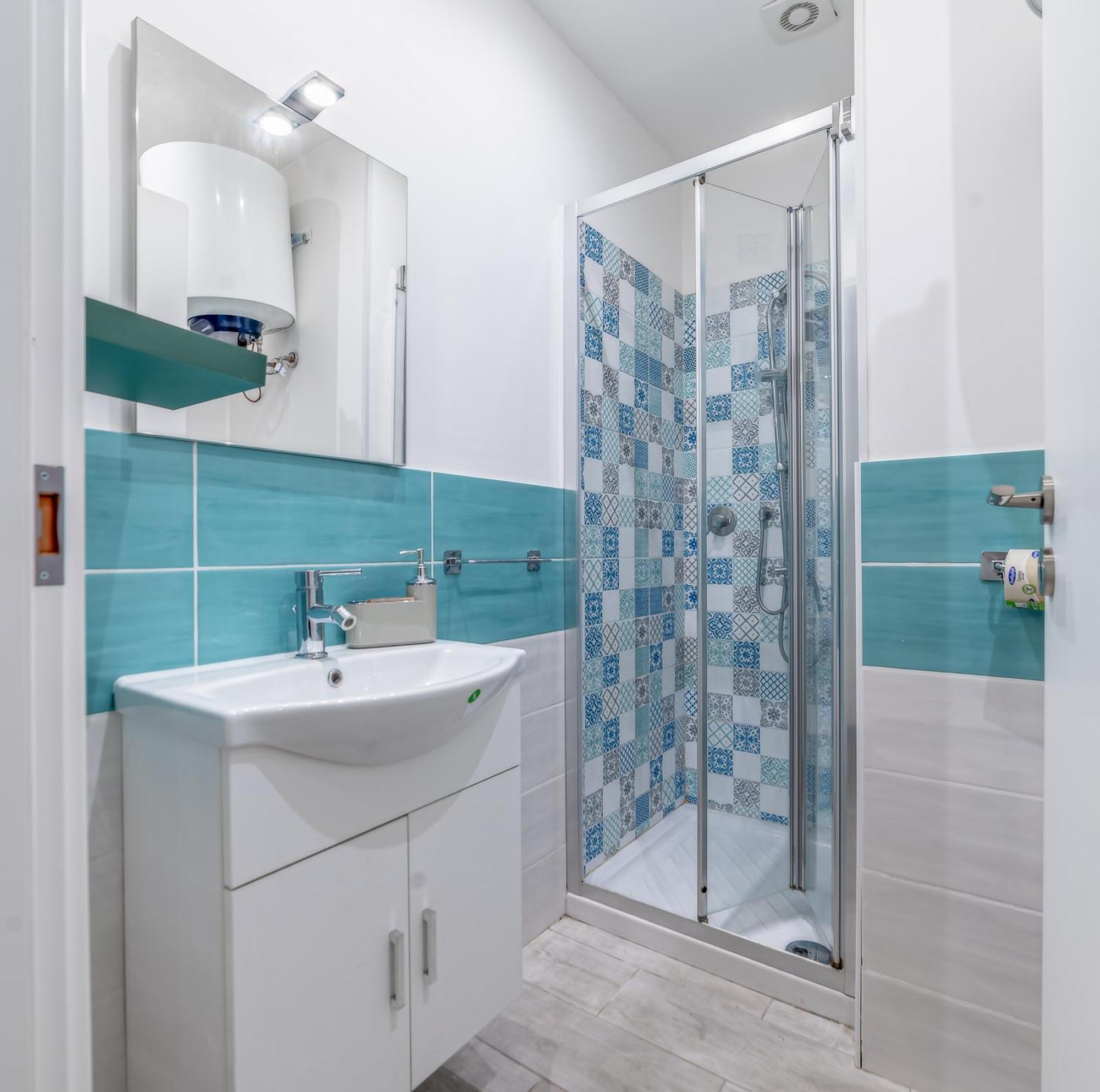 Cozy Enna Rooms - Metro Re Di Roma Esterno foto